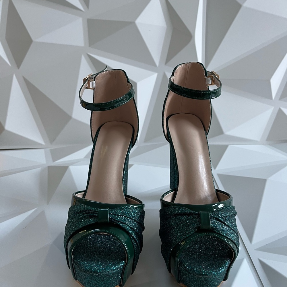 Elegant Green Glitter Platform Heels Size: 38 (7) - Picture 7 of 14